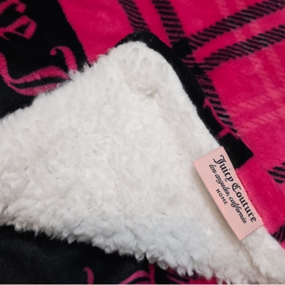Juicy Couture Black and Pink Fleece Blanket - Picture 2 of 2